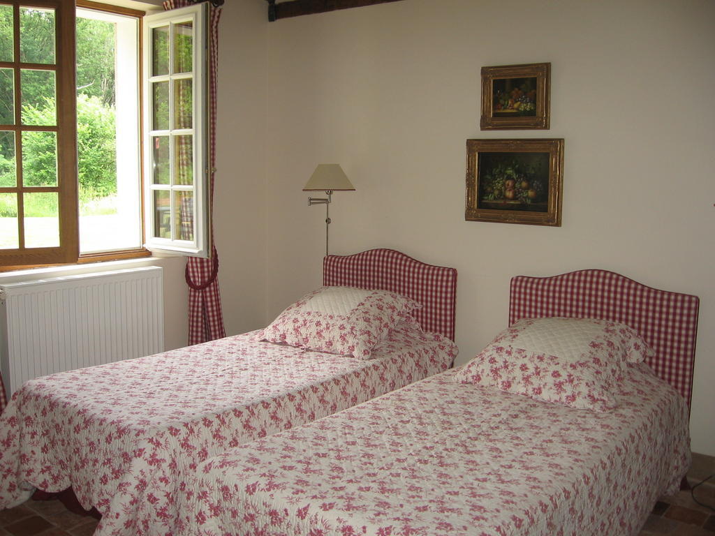 Les Vieux Guays Bed and Breakfast Cerdon  Δωμάτιο φωτογραφία