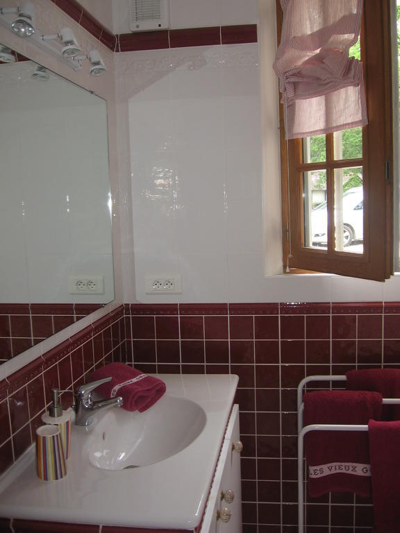 Les Vieux Guays Bed and Breakfast Cerdon  Δωμάτιο φωτογραφία
